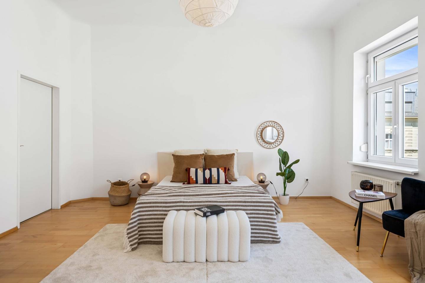 Large, bright 2-room period flat with lots of character in the 2nd district
