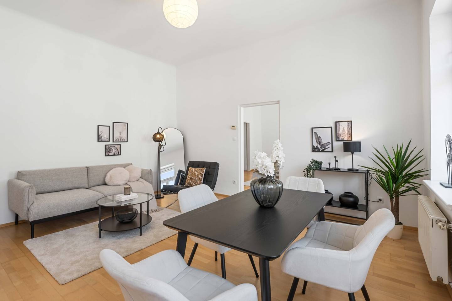 Large, bright 2-room period flat with lots of character in the 2nd district
