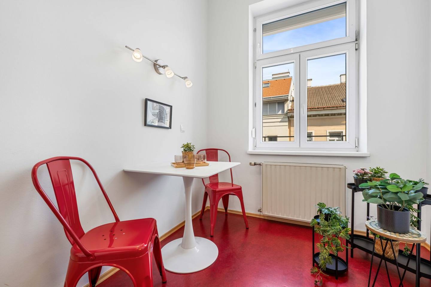Large, bright 2-room period flat with lots of character in the 2nd district
