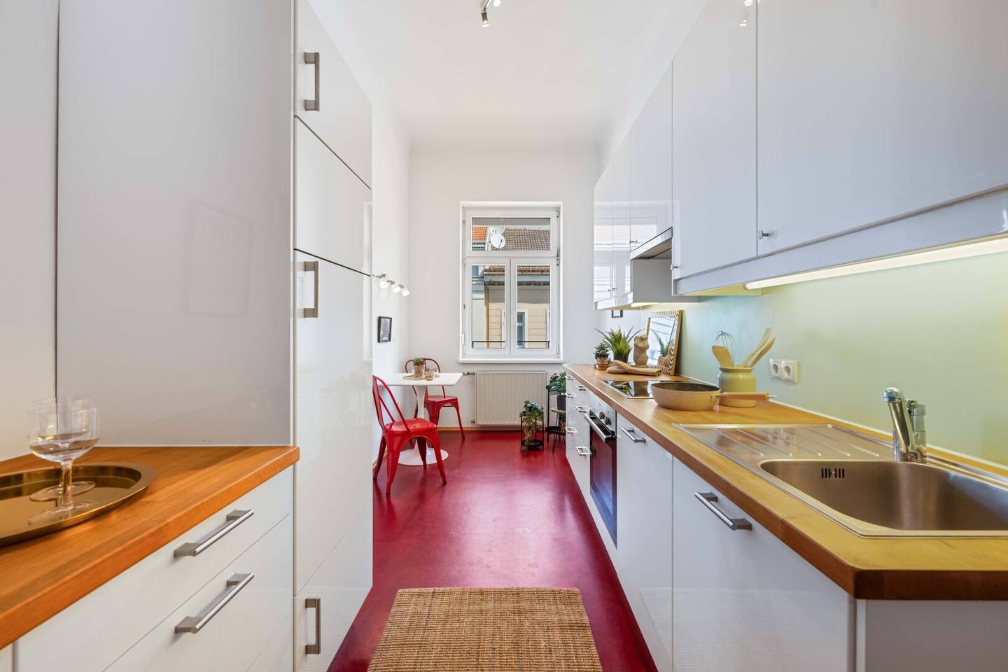 Large, bright 2-room period flat with lots of character in the 2nd district