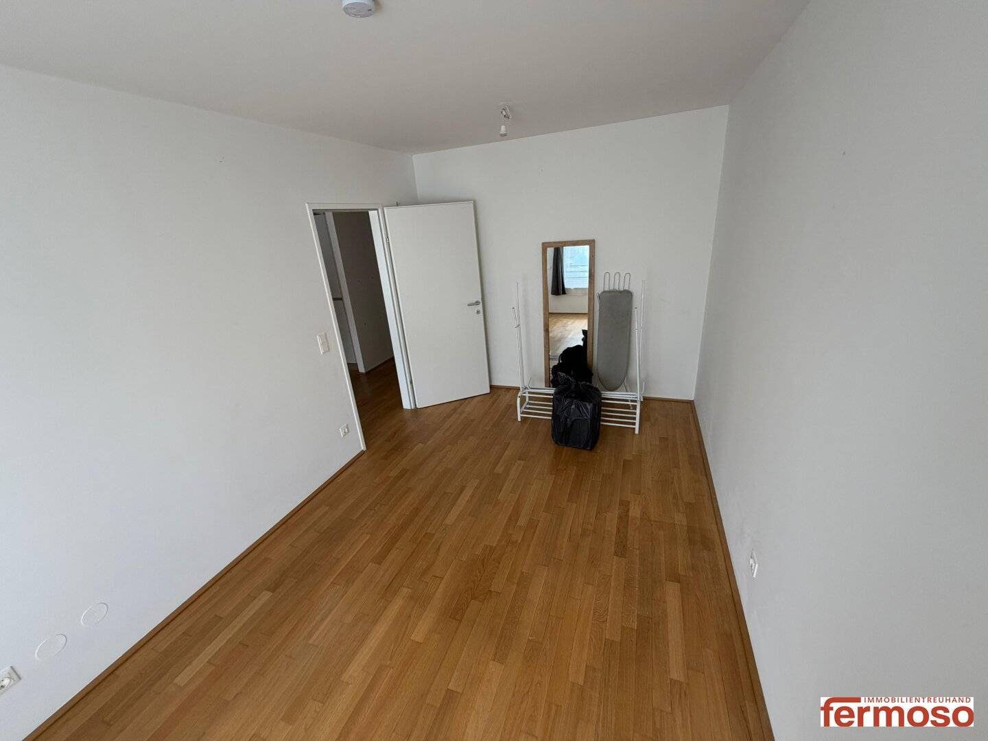 Bright 2-room apartment with underfloor heating and U-Bahn nearby in 1210 Vienna – 949 € rent!