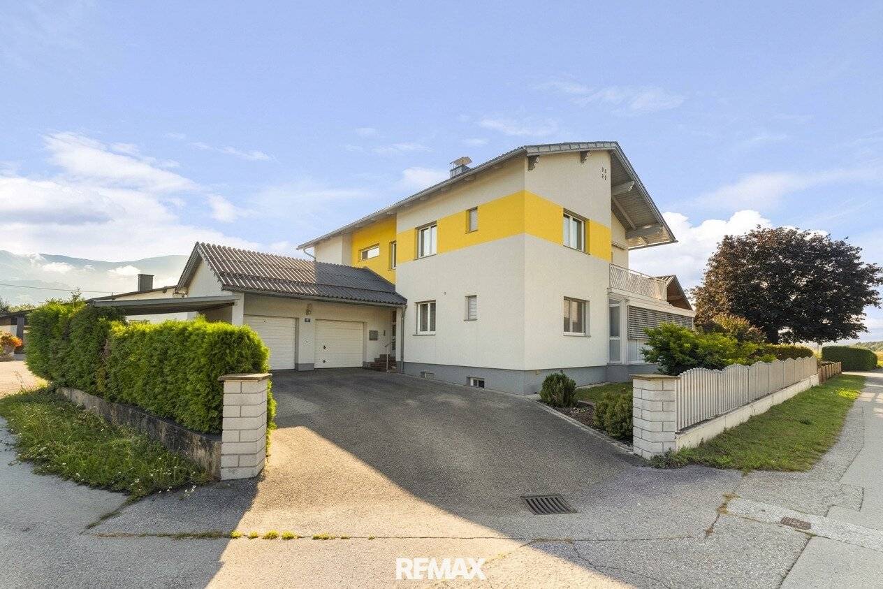 Spacious house with two separate residential units and large plot in quiet idyllic location in St. Stefan im Lavanttal