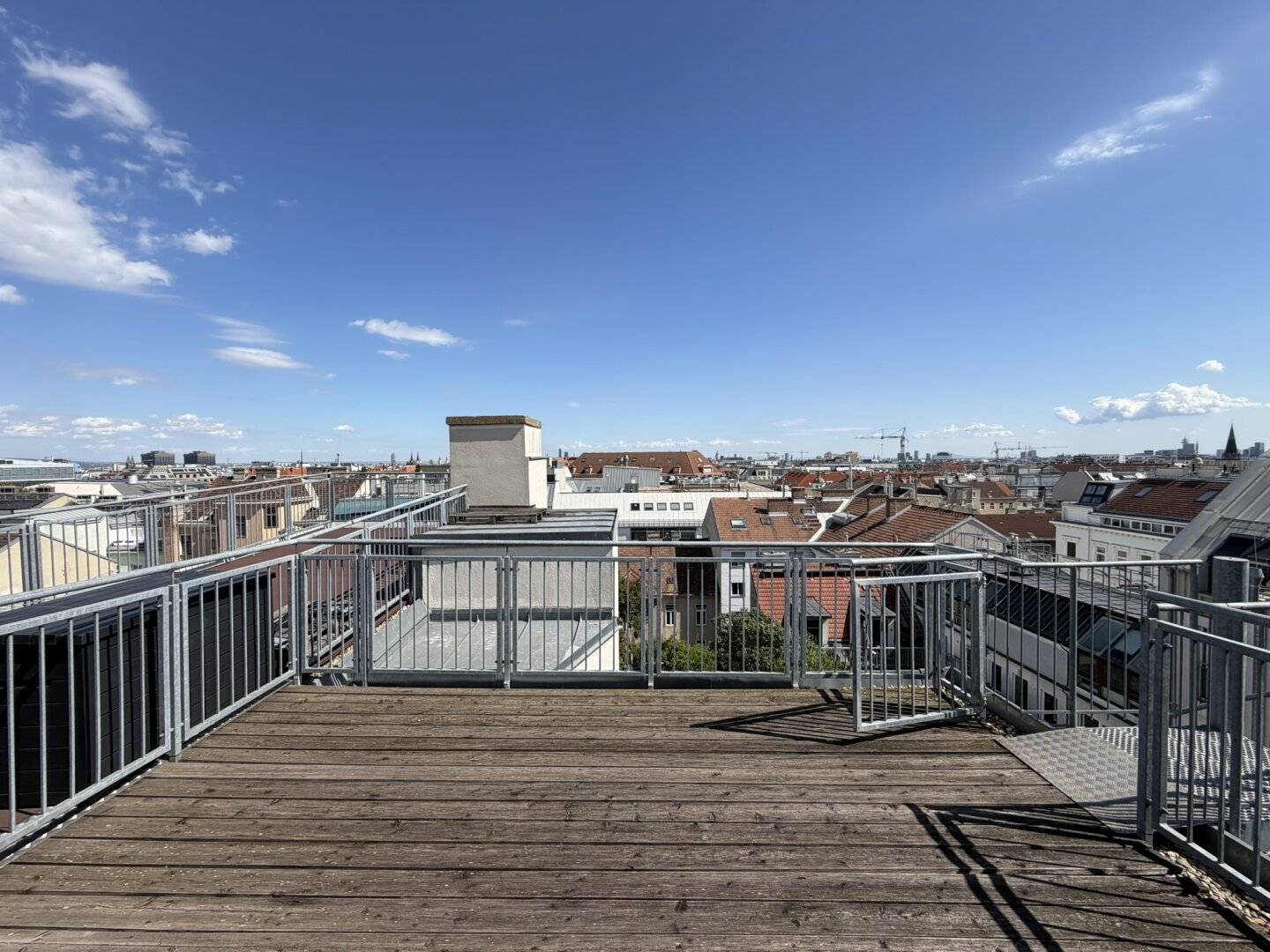 DACHGESCHOSS + PERFEKT für Zwei + SONNIG &amp; RUHIG + zwei TERRASSEN + FERNSICHT!