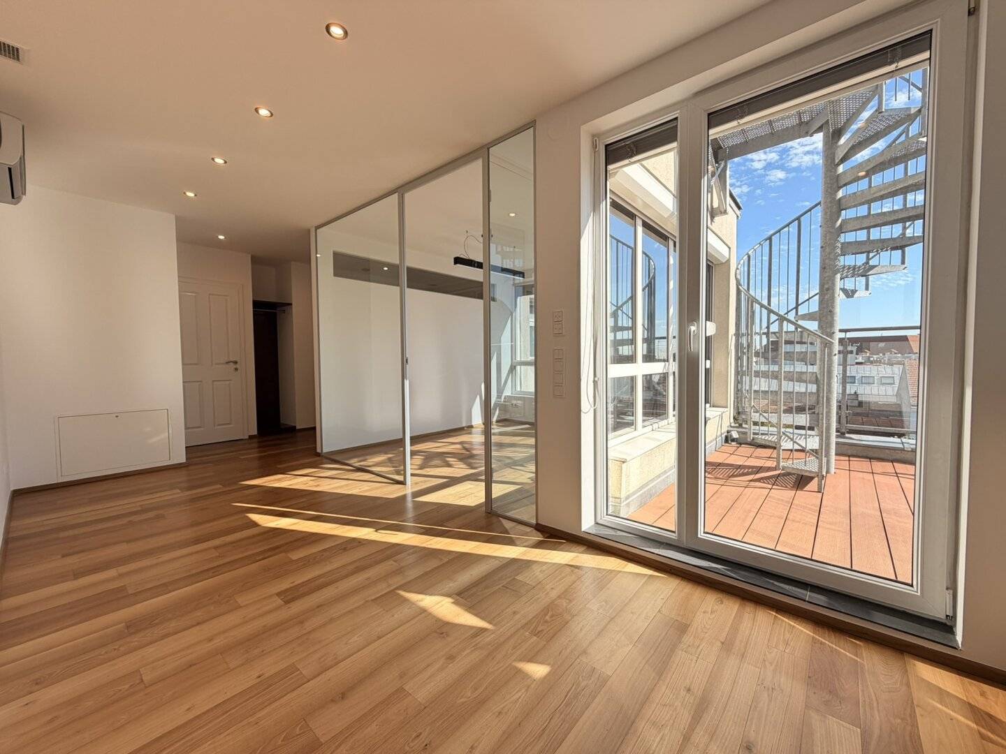 Attic Apartment Perfect for Two Sunny and Quiet Two Terraces Distant View