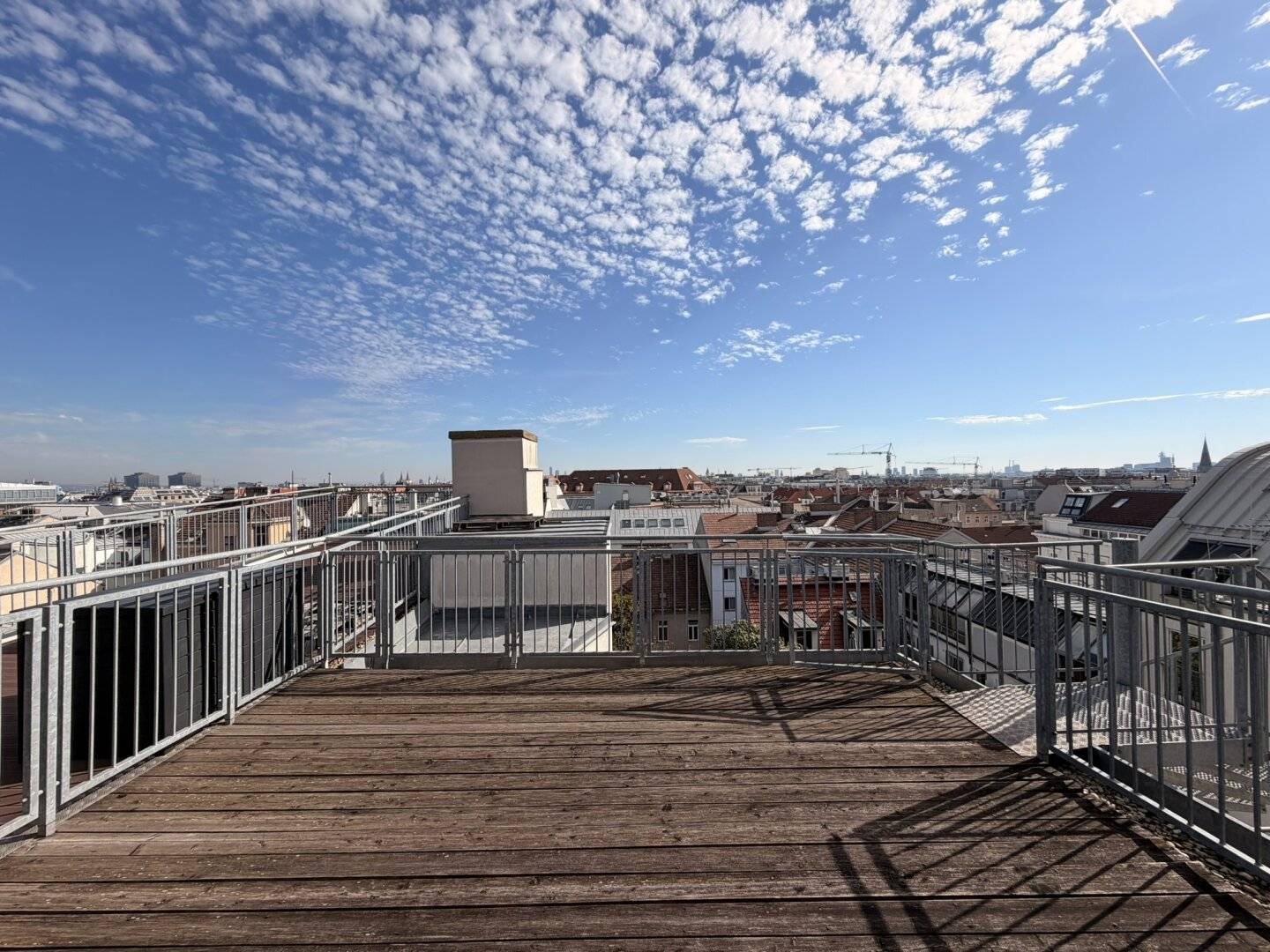 DACHGESCHOSS + PERFEKT für Zwei + SONNIG &amp; RUHIG + zwei TERRASSEN + FERNSICHT!