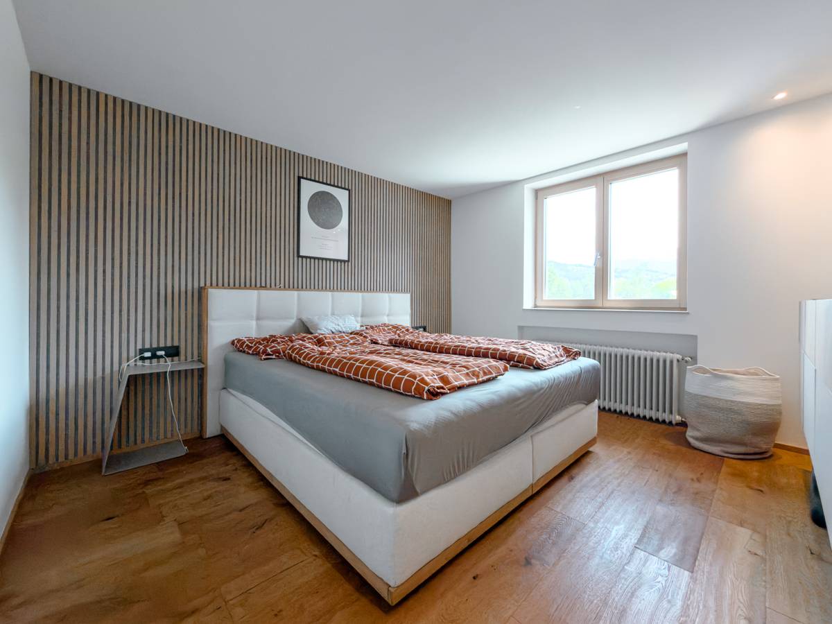 Modernisiert und familiengerecht Familienwohnung mit Garage