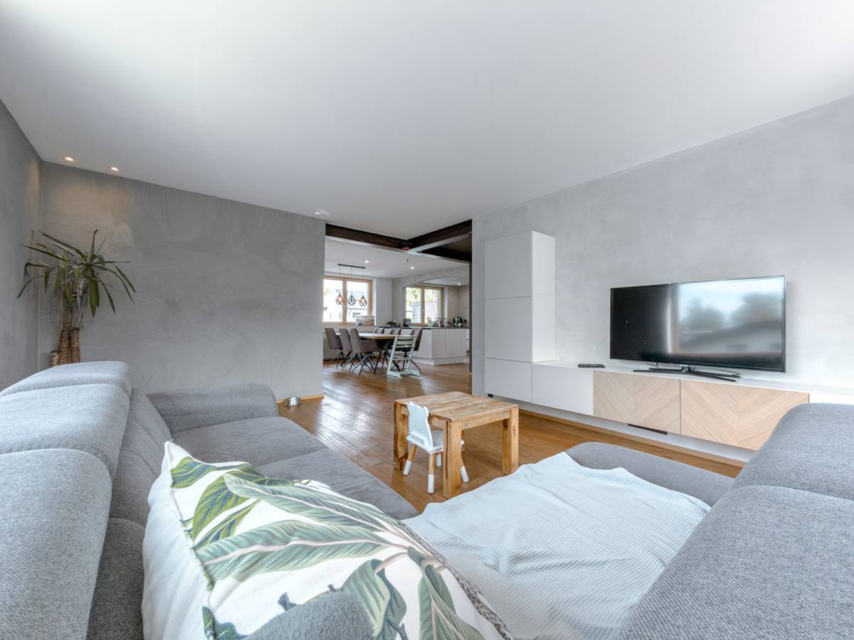 Modernisiert und familiengerecht Familienwohnung mit Garage