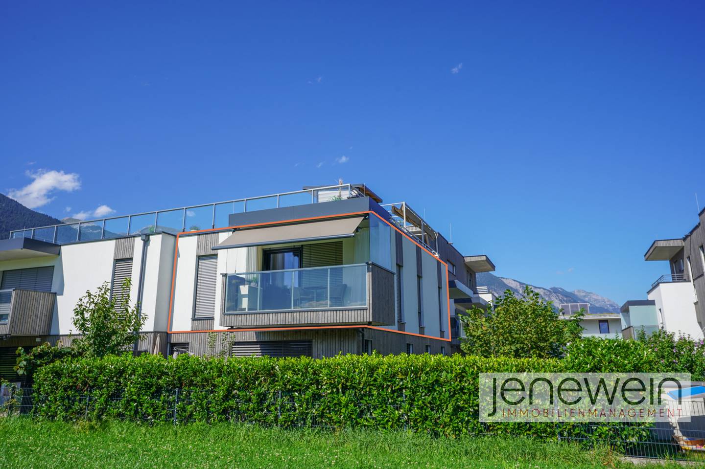 Bright apartment with southwest balcony and quality finishes