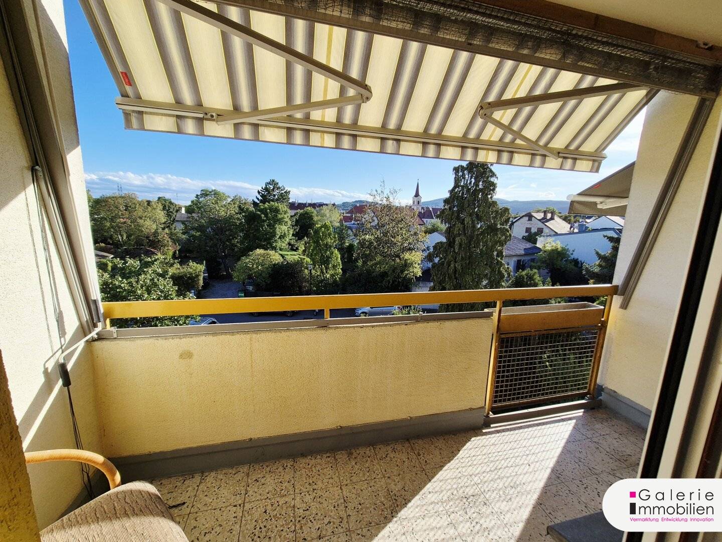 Green quiet location! Sunny 3-room new-build apartment with loggia - distant view