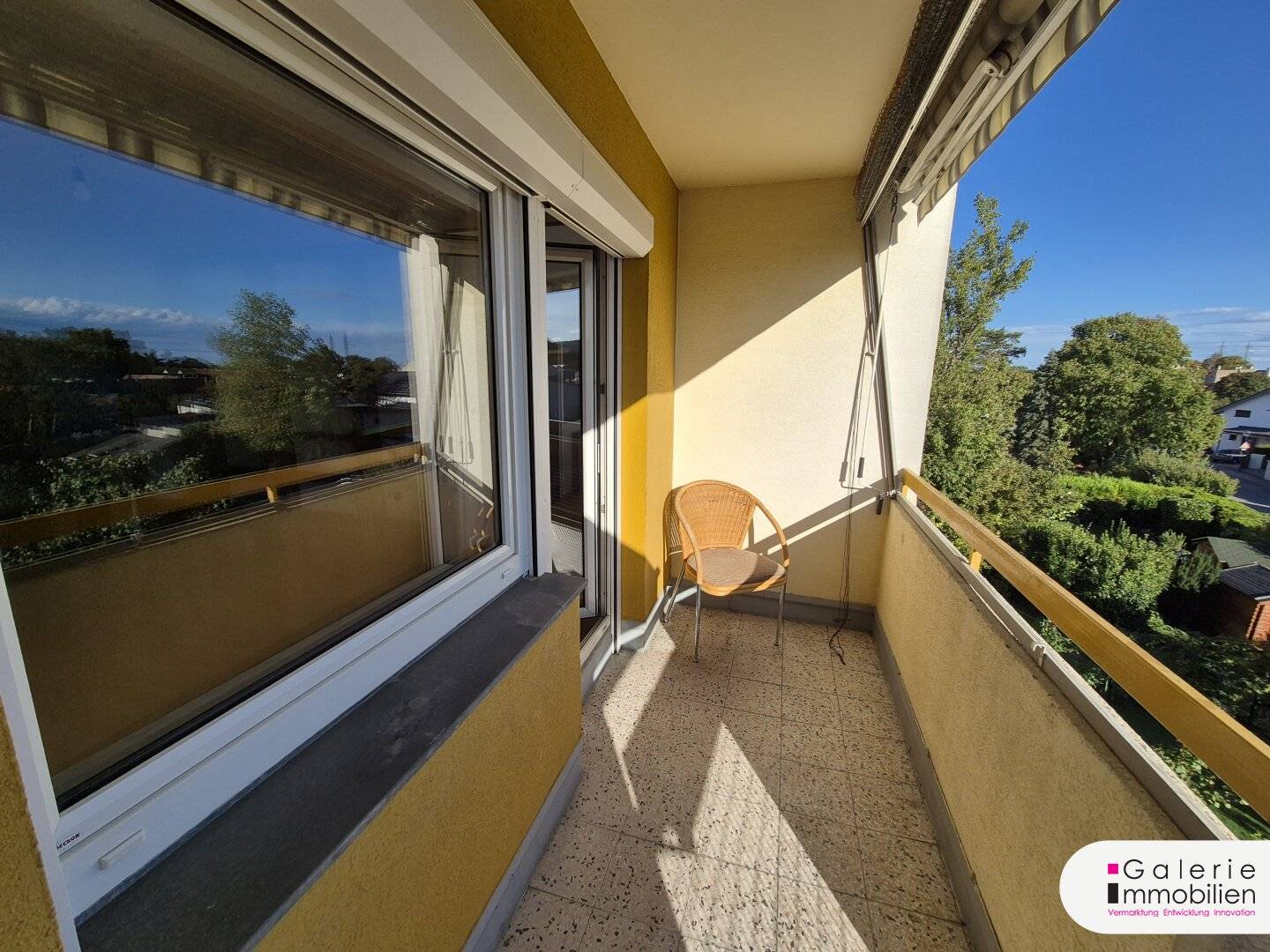 Green quiet location! Sunny 3-room new-build apartment with loggia - distant view