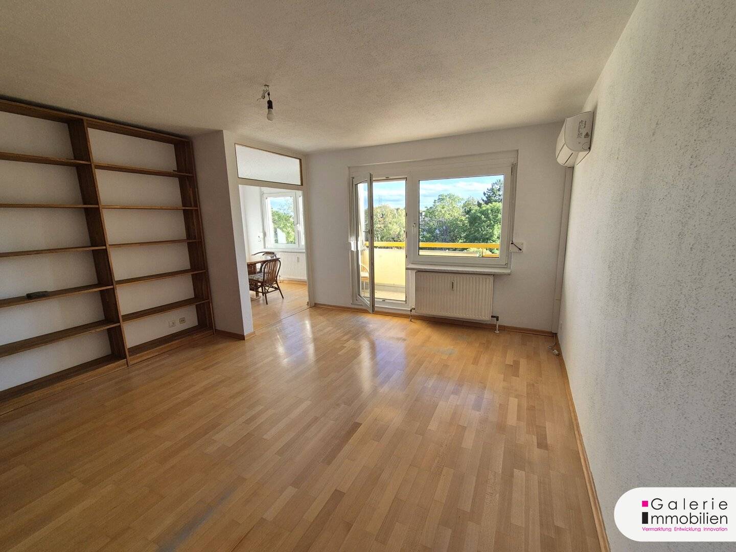Green quiet location! Sunny 3-room new-build apartment with loggia - distant view