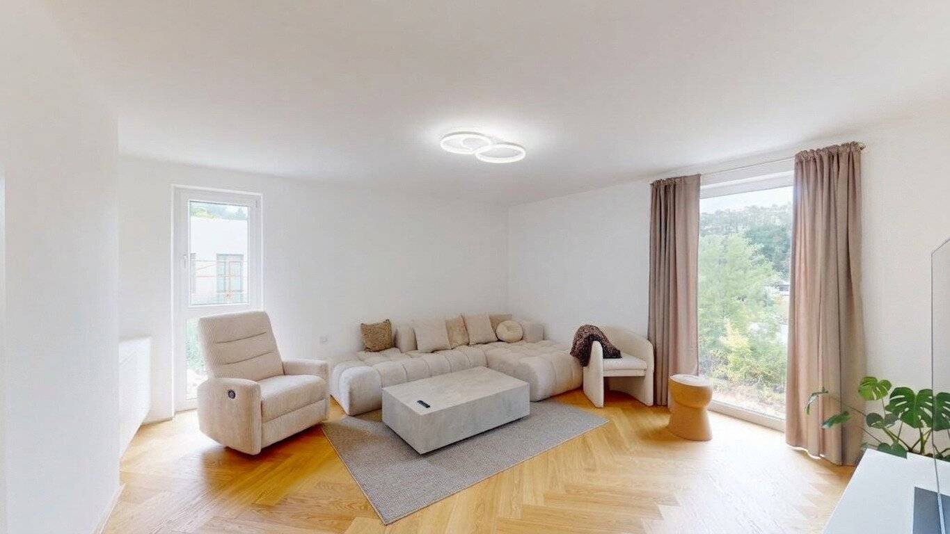 Exklusives Einfamilienhaus in einzigartiger Ruhelage – modernes Wohnen auf über 4.000 m² Grund