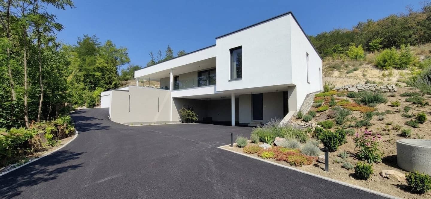 Exklusives Einfamilienhaus in einzigartiger Ruhelage – modernes Wohnen auf über 4.000 m² Grund