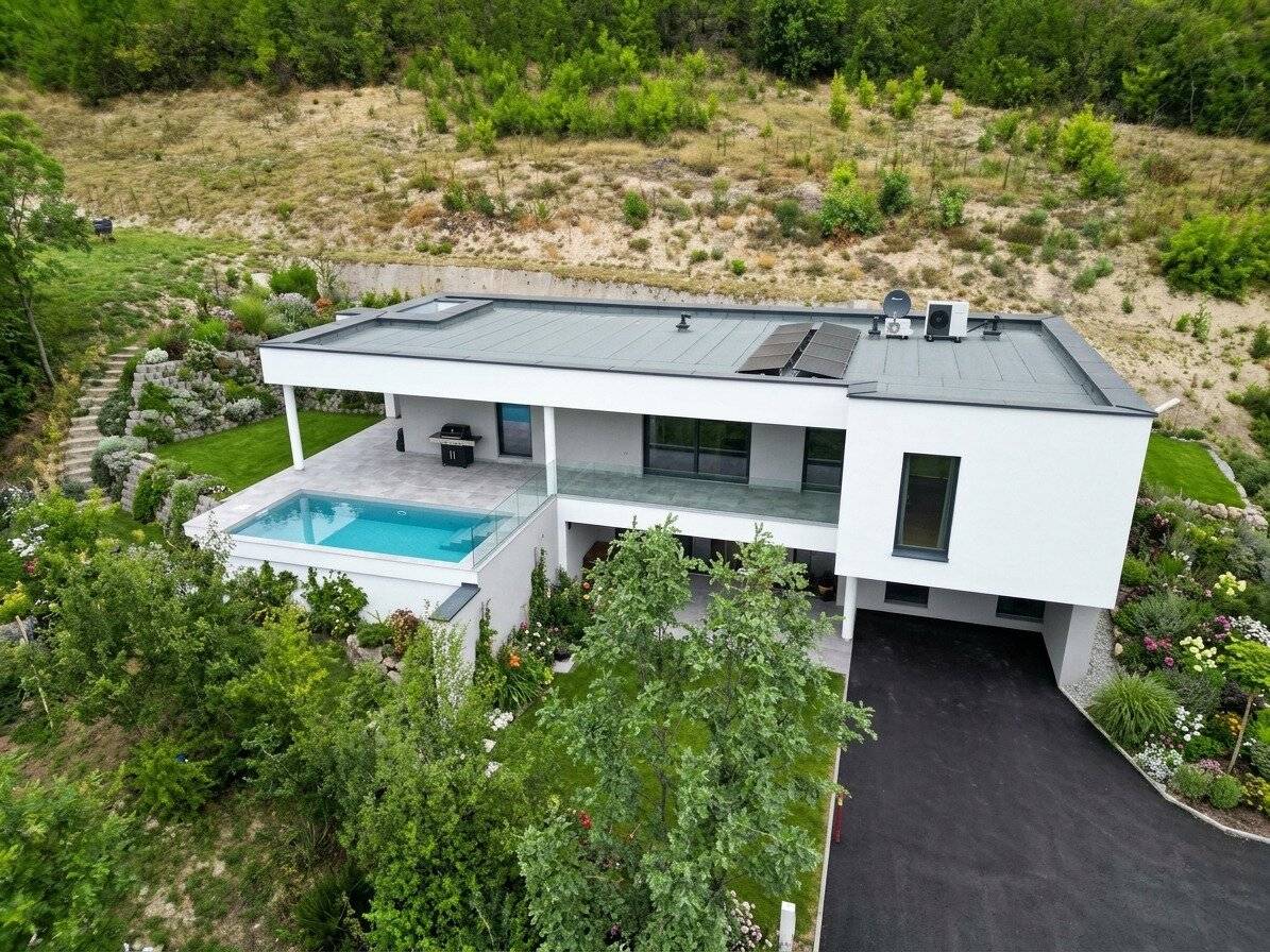 Exklusives Einfamilienhaus in einzigartiger Ruhelage – modernes Wohnen auf über 4.000 m² Grund