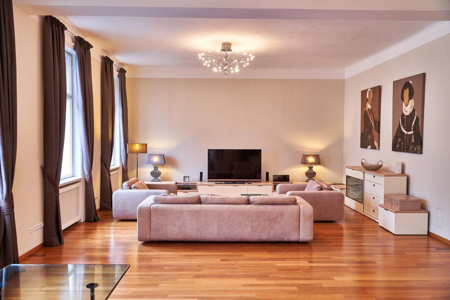 Exklusive, lichtdurchflutete Wohnung im Herzen des 1. Bezirks
