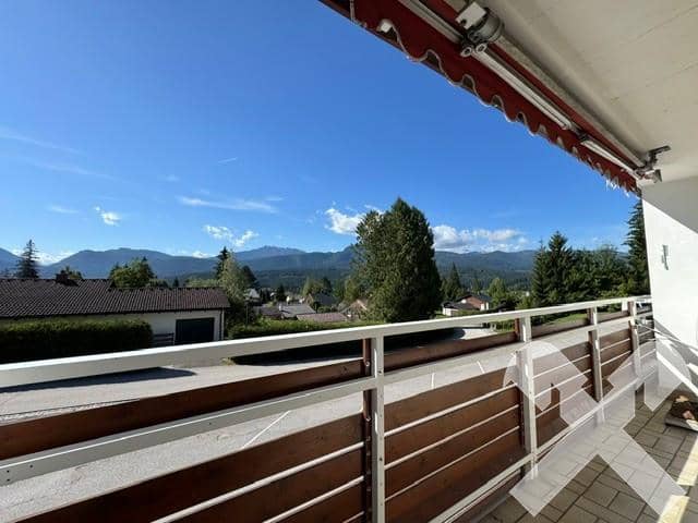 Frisch renovierte Ferienwohnung mit Balkon und Freiplatz