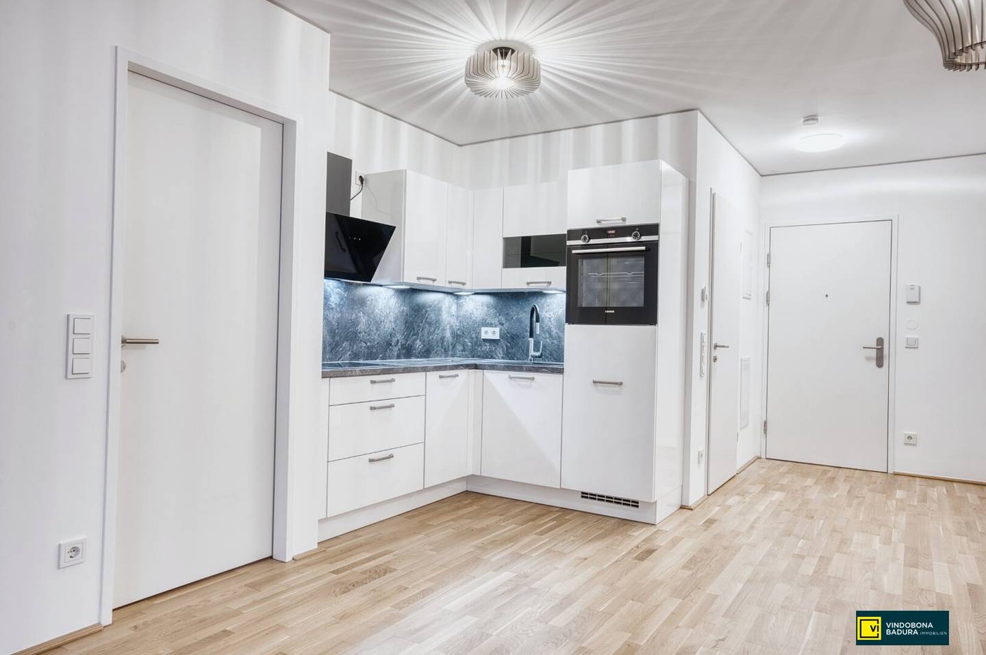 Marina Tower: 2-room apartment with stunning Danube view