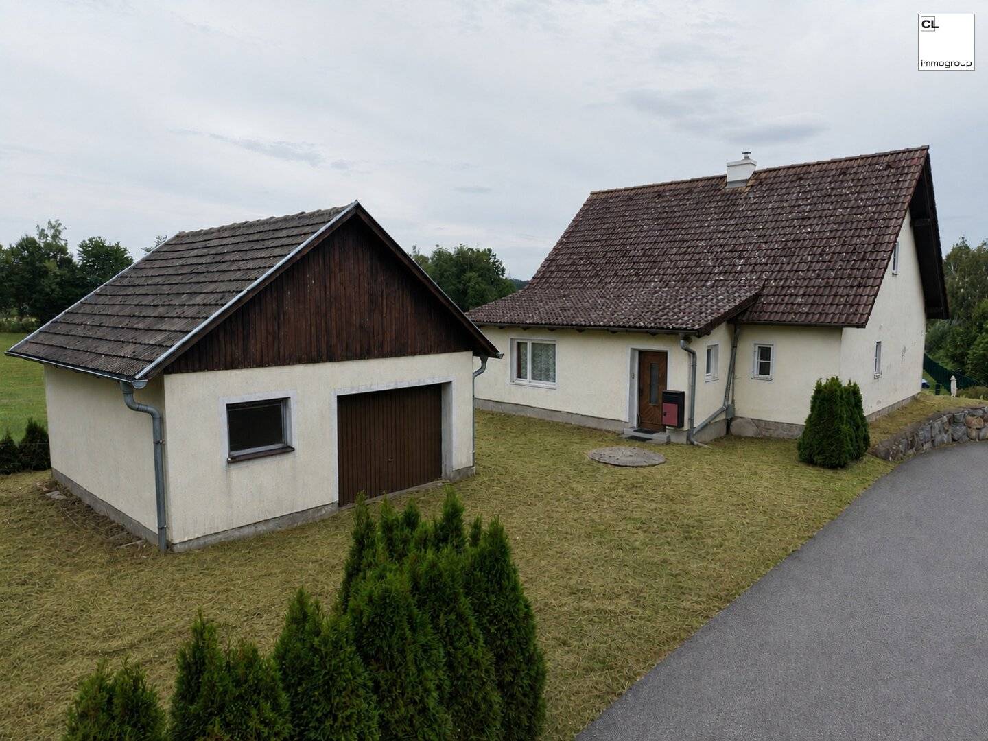 Baugrunsstück mit viel potenzial - Wohnhaus und Garage in Eggern