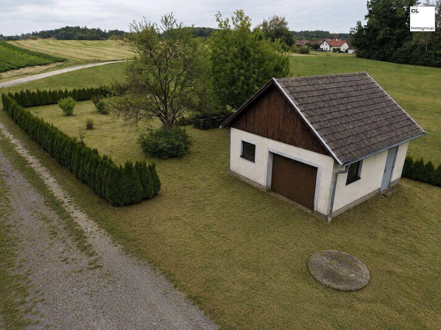 Baugrunsstück mit viel potenzial - Wohnhaus und Garage in Eggern