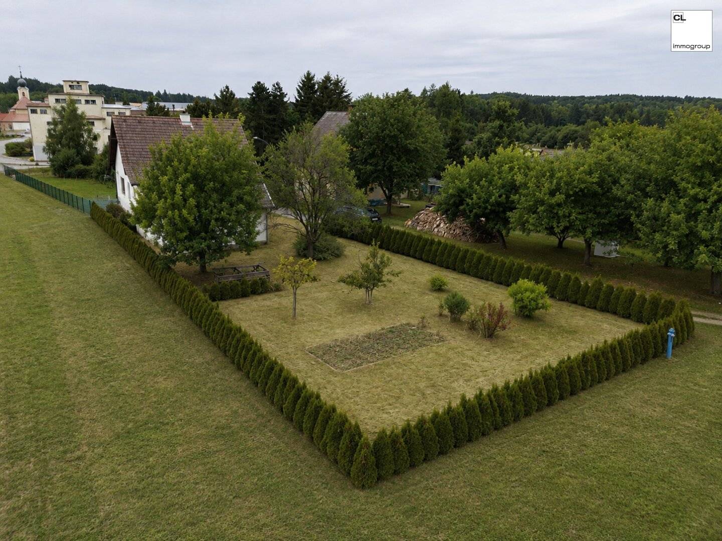 Baugrunsstück mit viel potenzial - Wohnhaus und Garage in Eggern