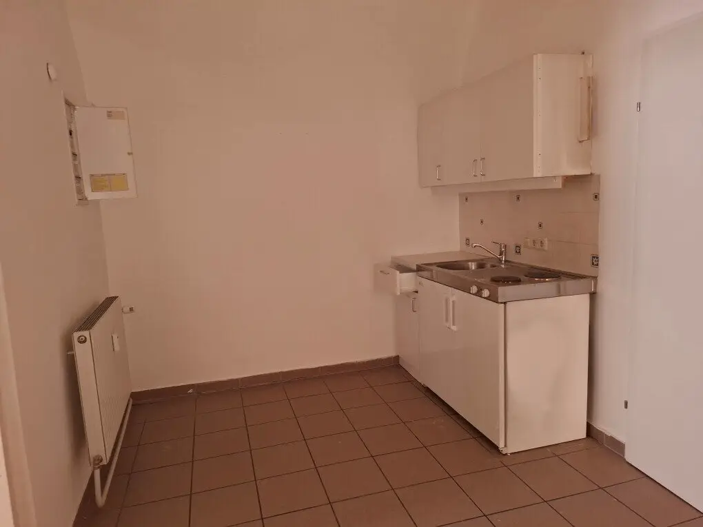 Well maintained office or medical practice rooms on the 1st floor in the centre of Bruck/Mur for rent