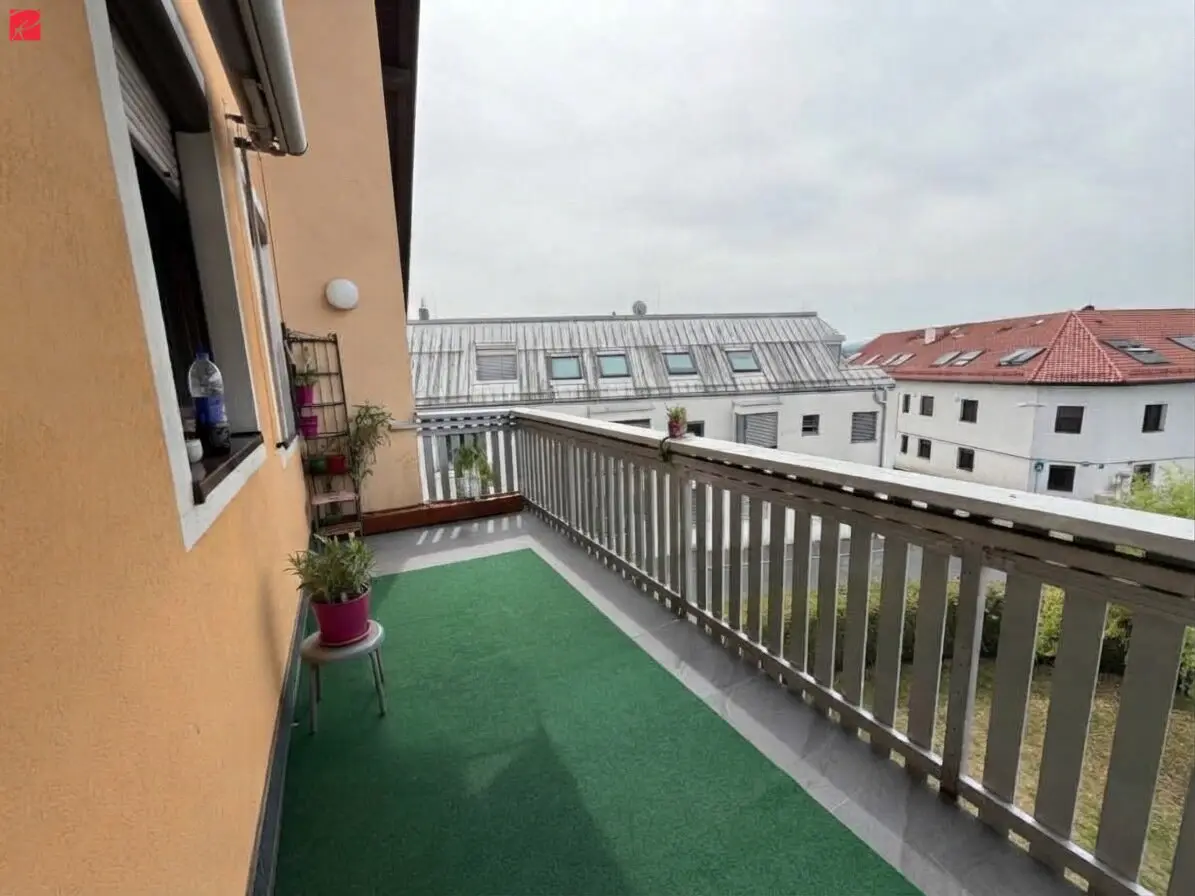 Vermieteter Wohntraum für Paare mit sonnigem Balkon