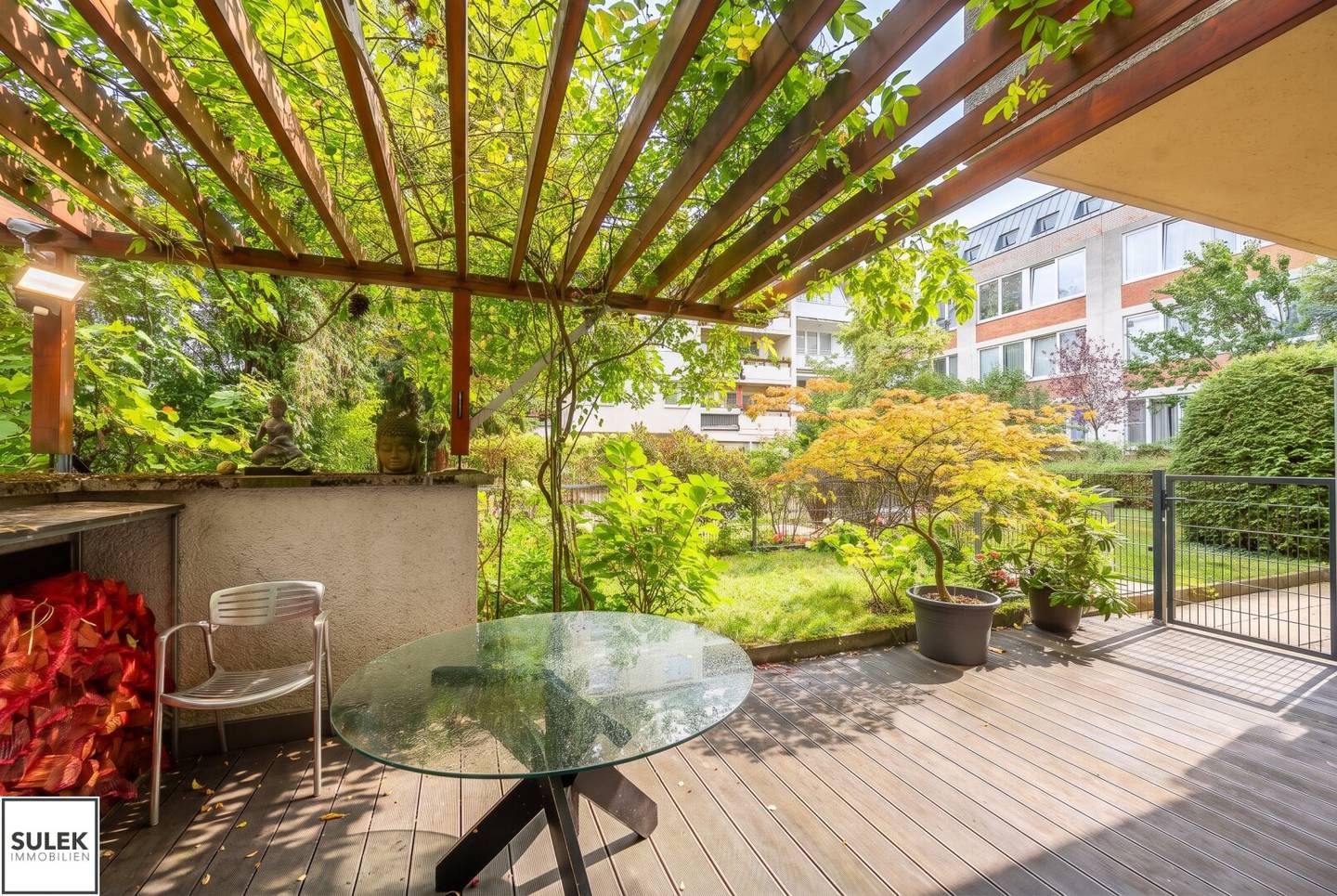 Architektenwohnung in Gersthof – 3 Zimmer im 1. Stock mit eigenem Garten, Terrasse und Loggia, Lift, offener Kamin, hochwertigste Ausstattung