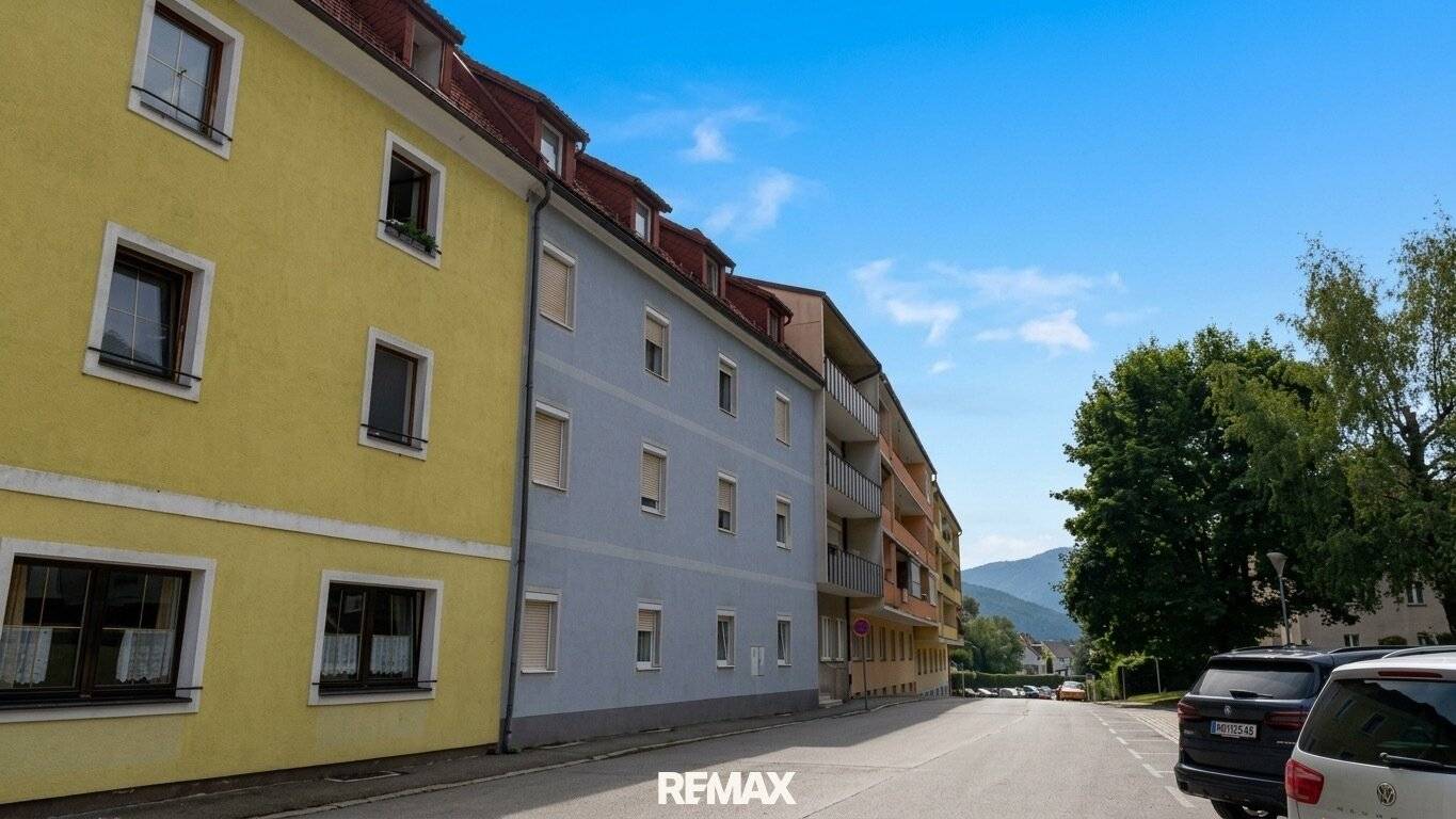 Fully let tenement investment property in Zeltweg | 8 apartments, 2 garages &amp; ongoing rental income