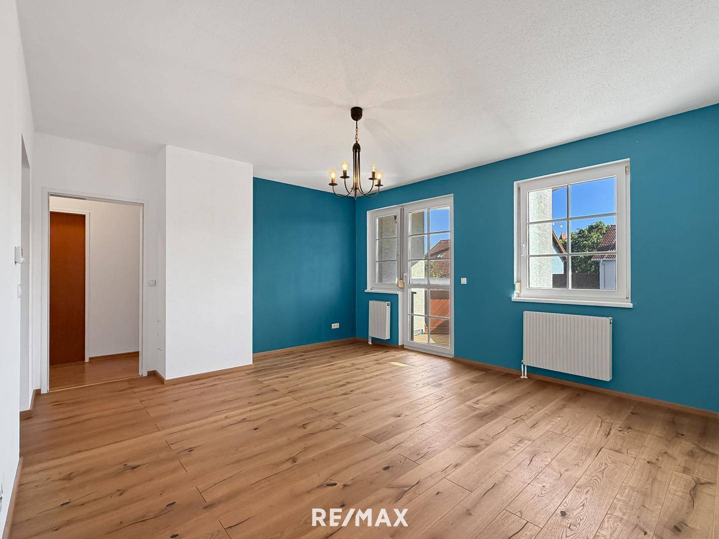 Bright Wohnung in central location with balcony and parking
