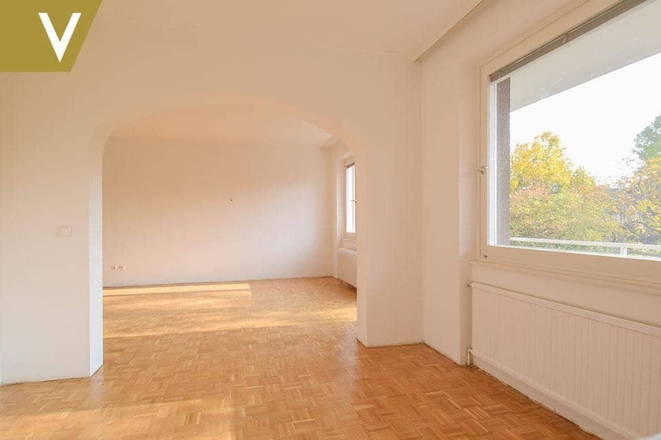 Lichtdurchflutete Wohnung mit großer Loggia und Grünblick