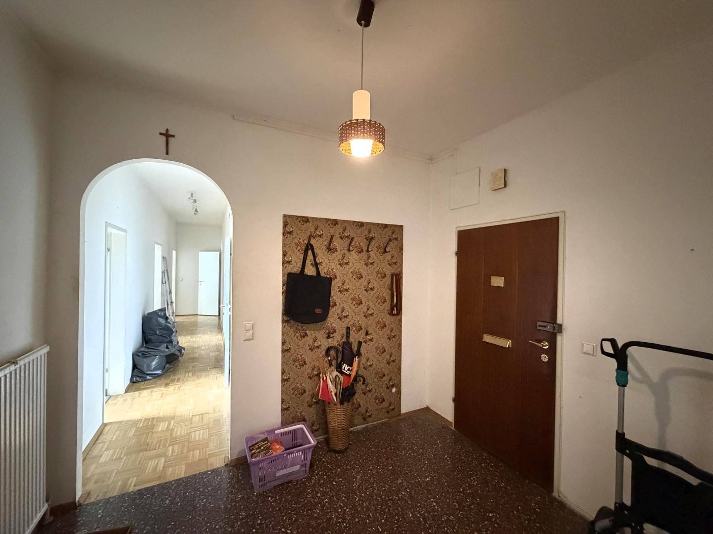 Bright apartment with large loggia and garden view