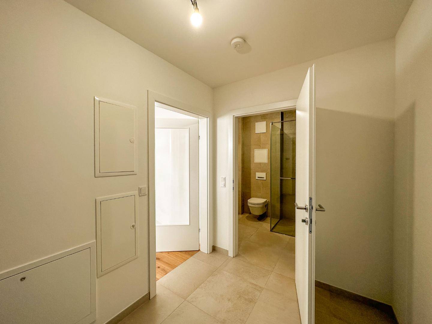 Wohnung with private garden and large terrace near subway