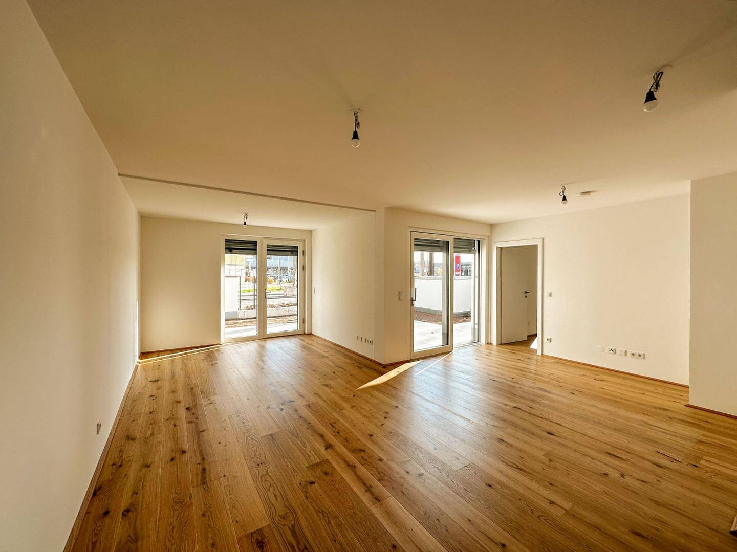 Wohnung with private garden and large terrace near subway