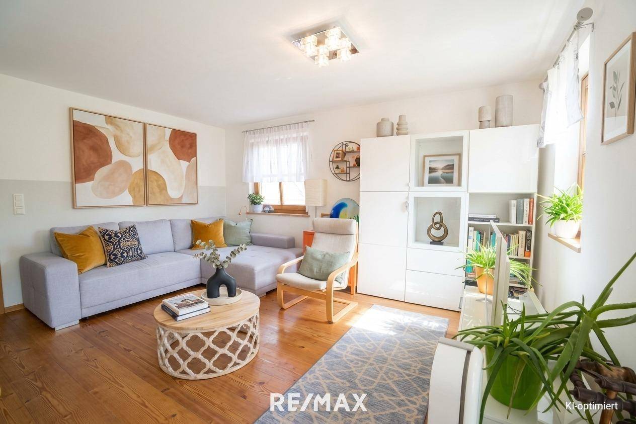 Wohnung mit offenem Wohnbereich Kachelofen und Südbalkon