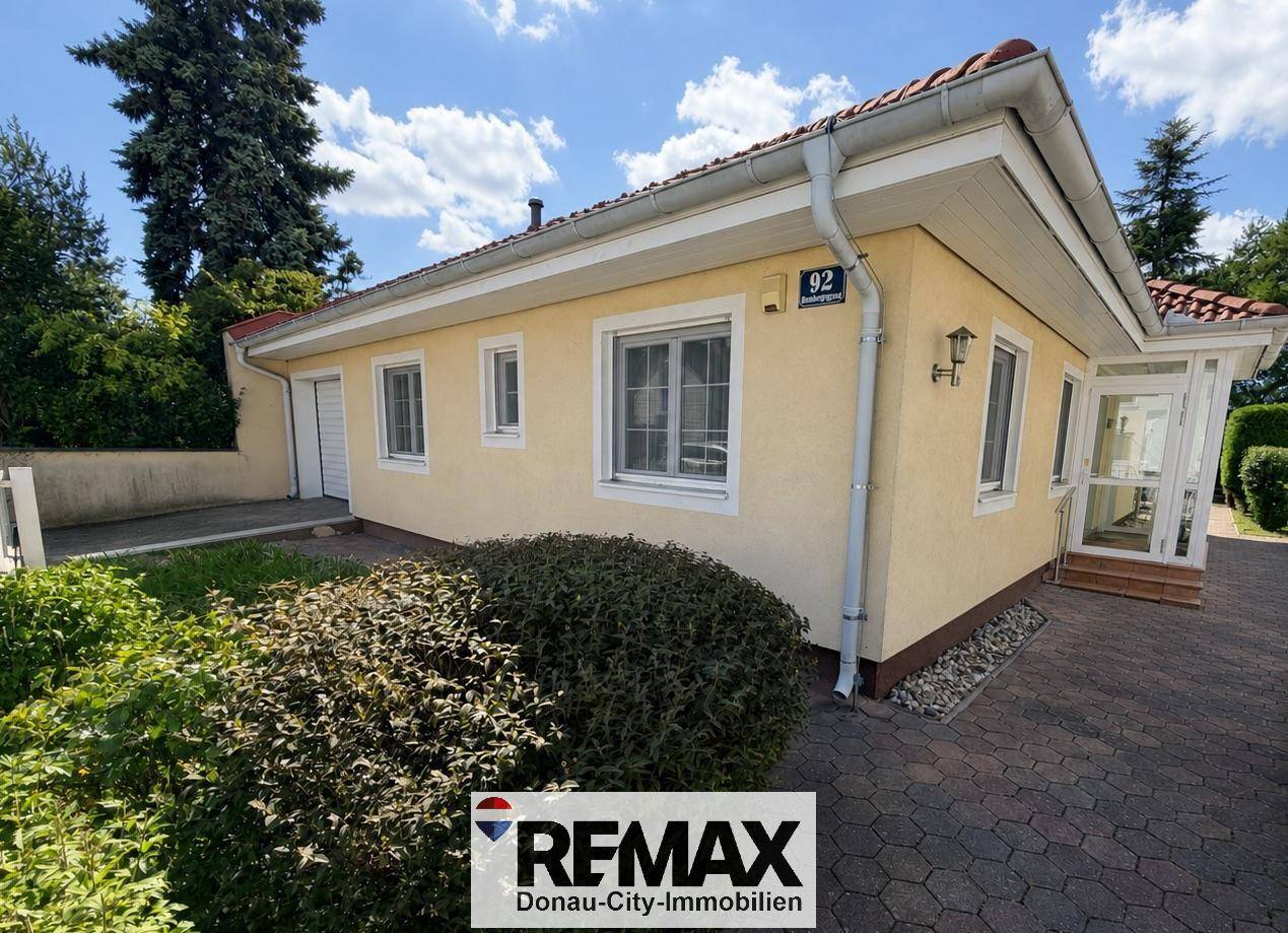 Quiet ground floor apartment with large garden