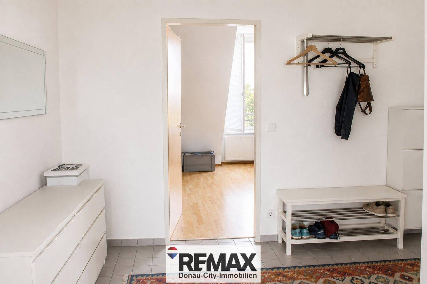 Bright Wohnung with loggia and distant view