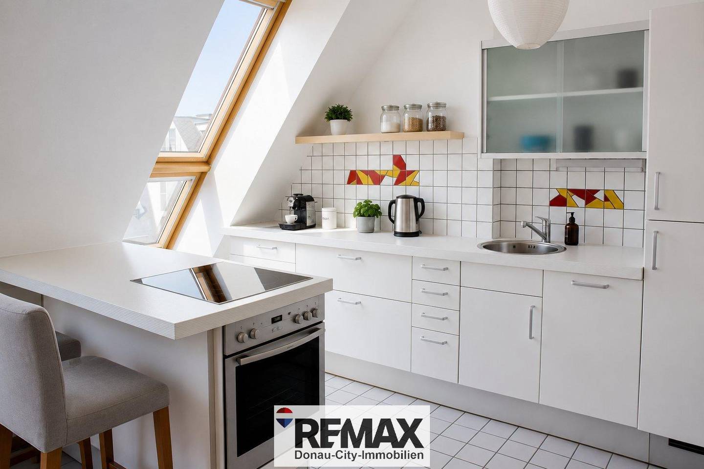 Bright Wohnung with loggia and distant view