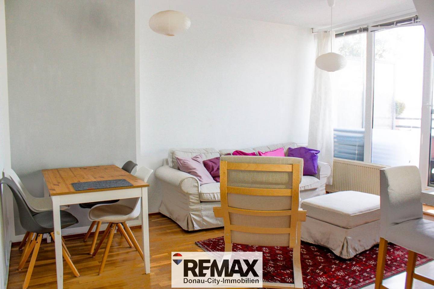 Bright Wohnung with loggia and distant view