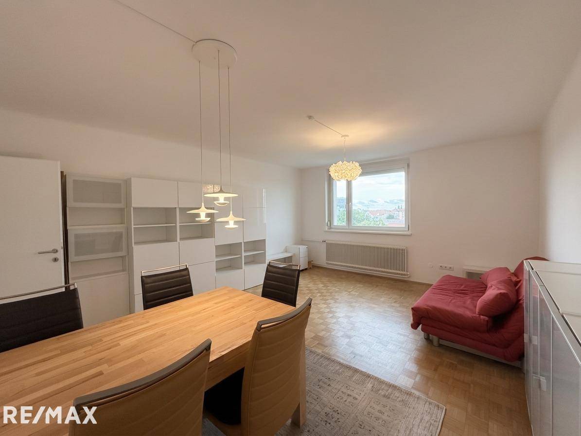 Helle Wohnung in Innenstadtnähe mit Balkon und Aufzug