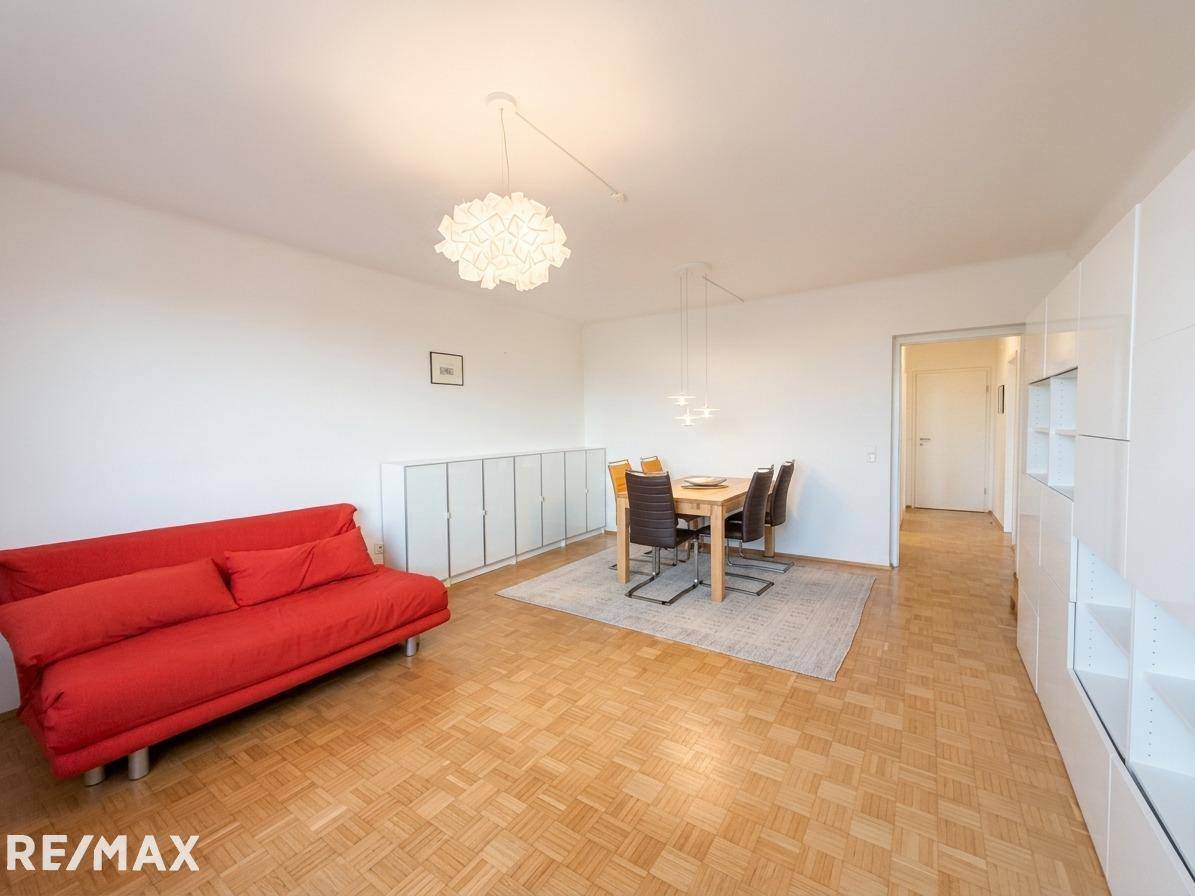Helle Wohnung in Innenstadtnähe mit Balkon und Aufzug