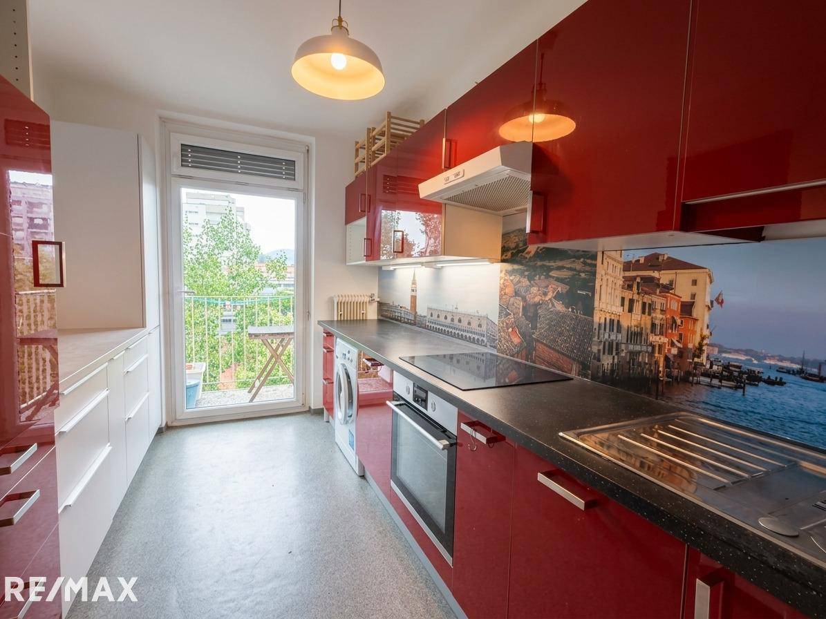 Helle Wohnung in Innenstadtnähe mit Balkon und Aufzug