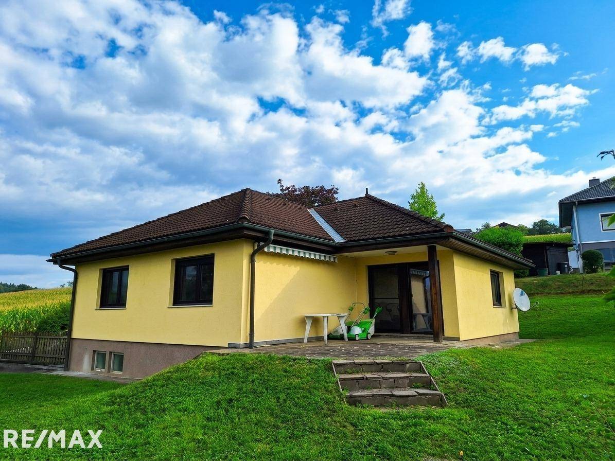 Erdgeschosswohnung auf großzügigem Grundstück mit Garage