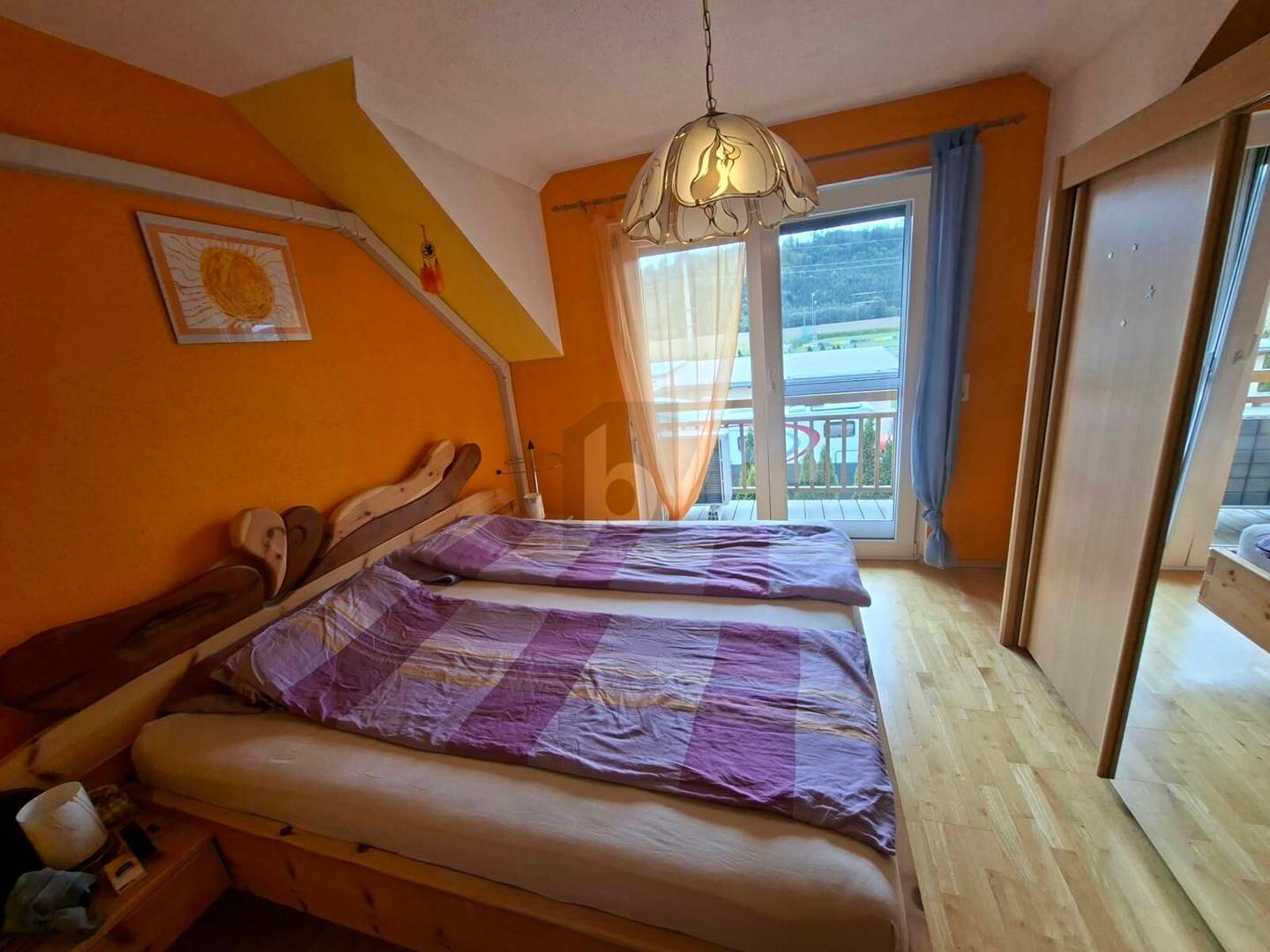Anlegerwohnung with PV system and large garden