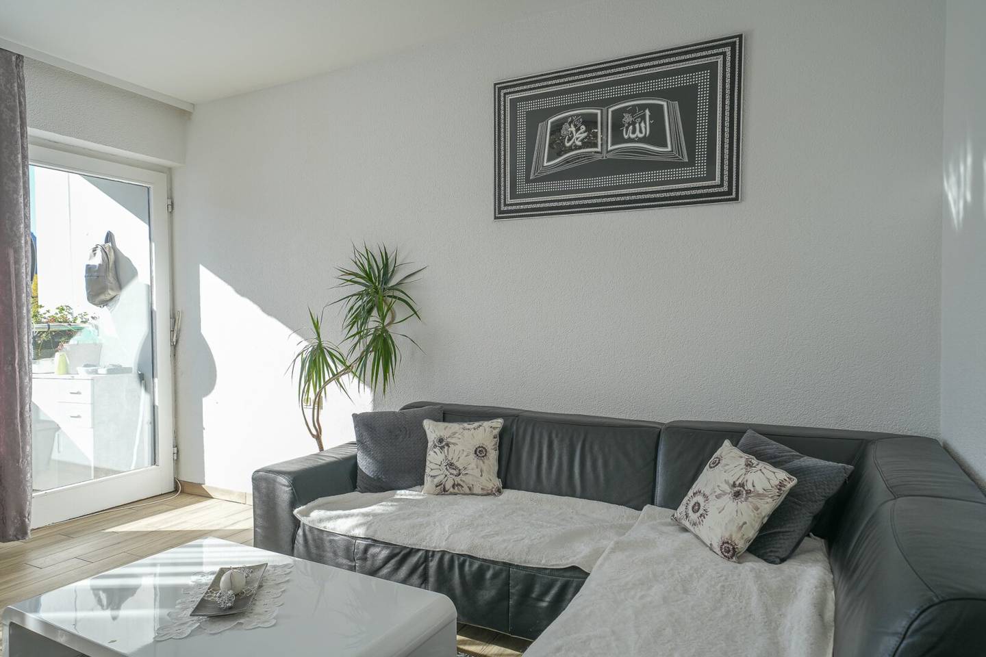 YOUR new home. Spacious 5.5-room apartment with south-facing loggia