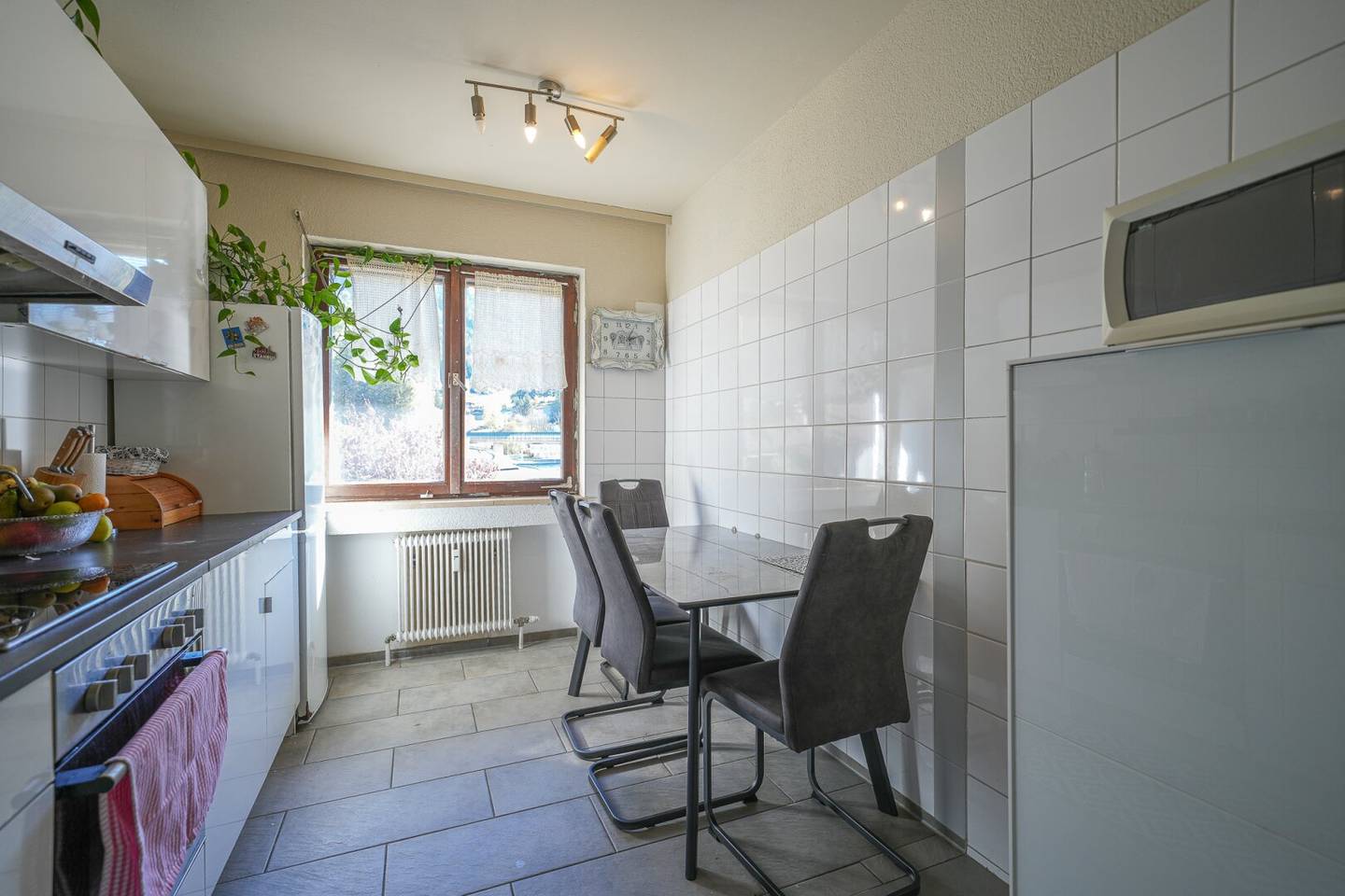 YOUR new home. Spacious 5.5-room apartment with south-facing loggia