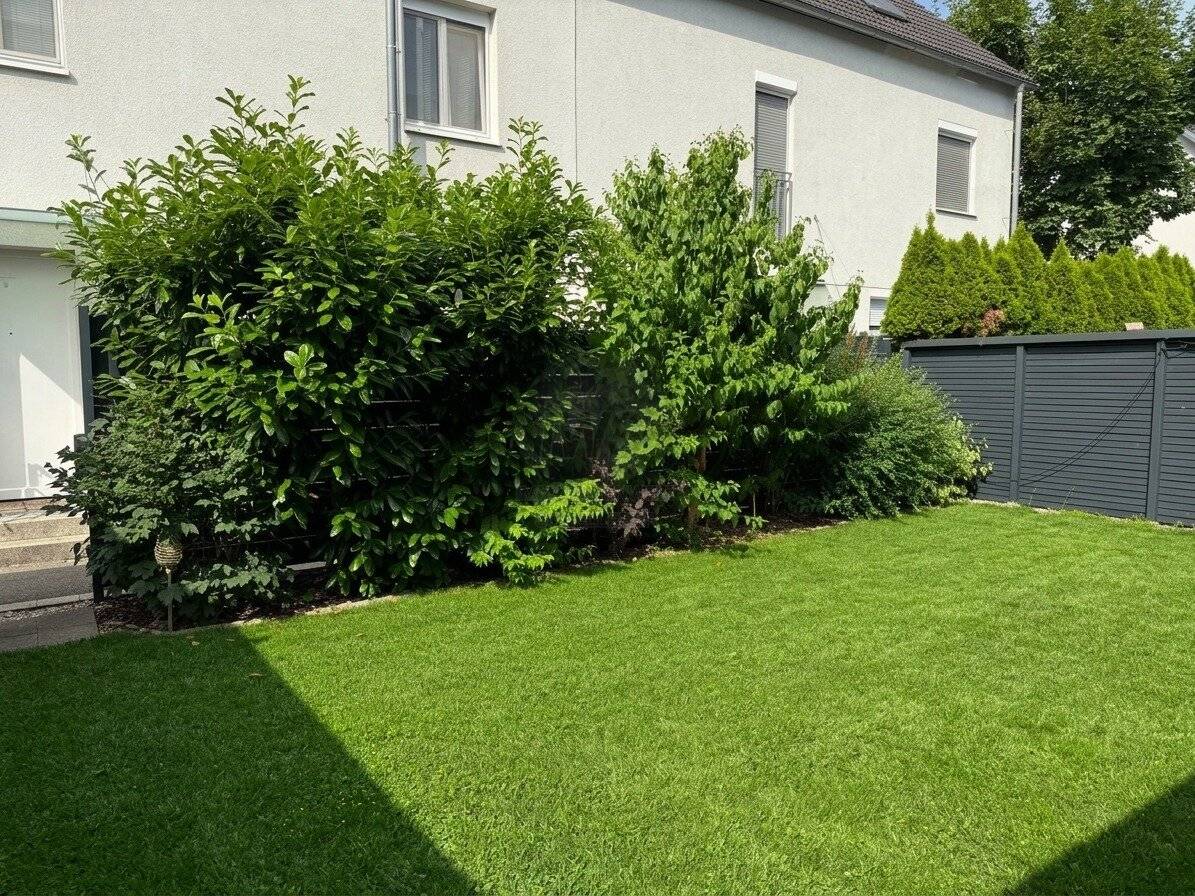Modern family mid-terrace house in Wels, 6 rooms, terrace, garage, top fittings!