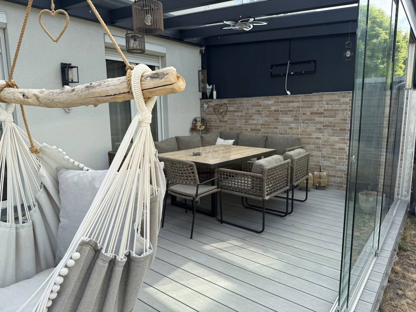 Modern family mid-terrace house in Wels, 6 rooms, terrace, garage, top fittings!