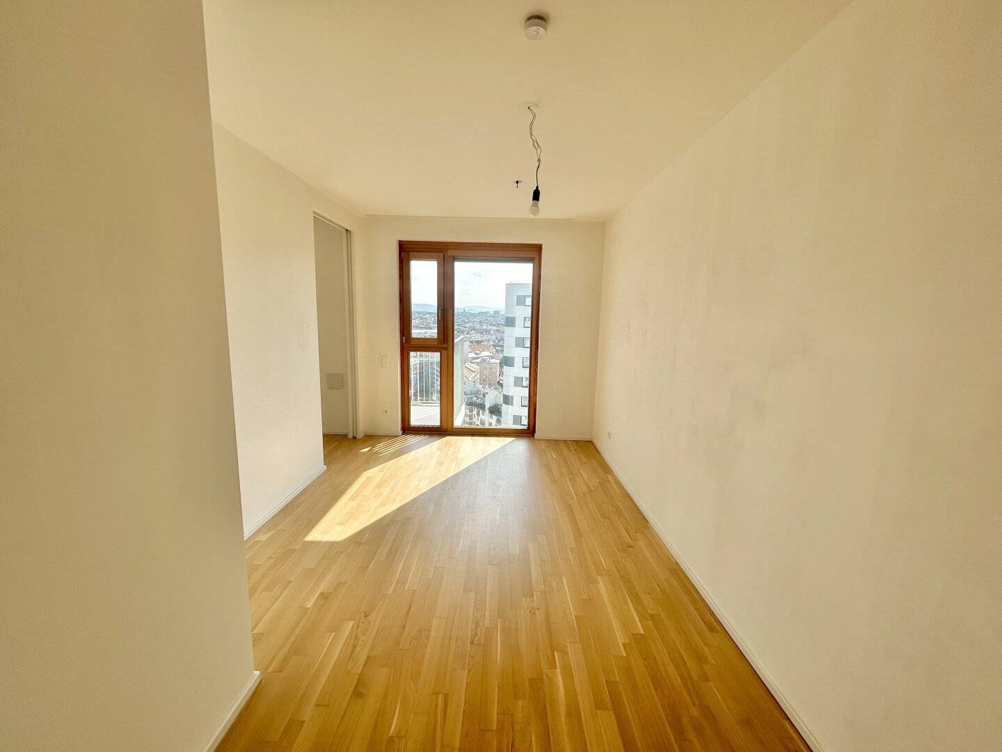 modern 2-room apartment on the 18th floor near Central Station (rooftop terrace, co-working area &amp; gym included)