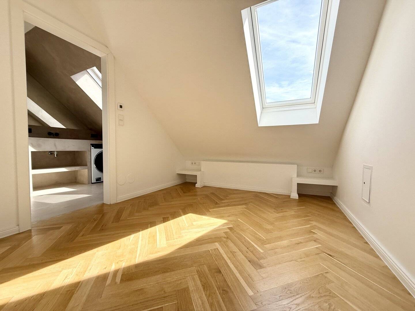 Space miracle - bright 2-room attic apartment in 1130 Vienna