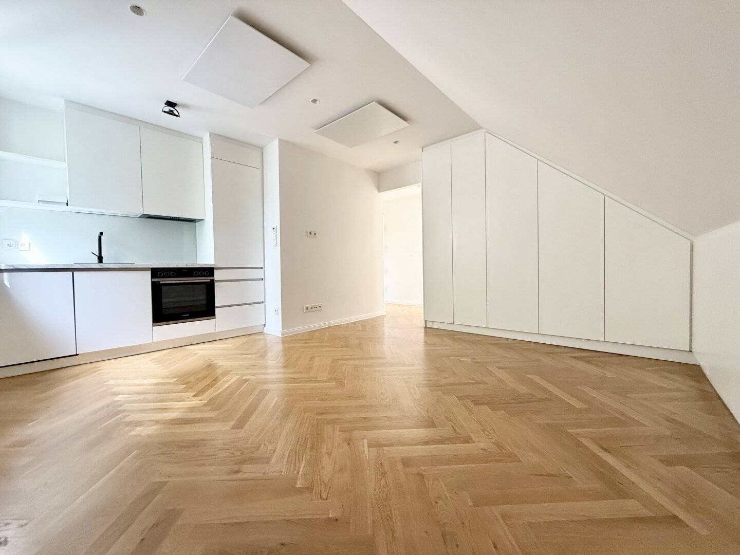 Space miracle - bright 2-room attic apartment in 1130 Vienna
